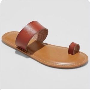 Universal Thread Sandal Size 8